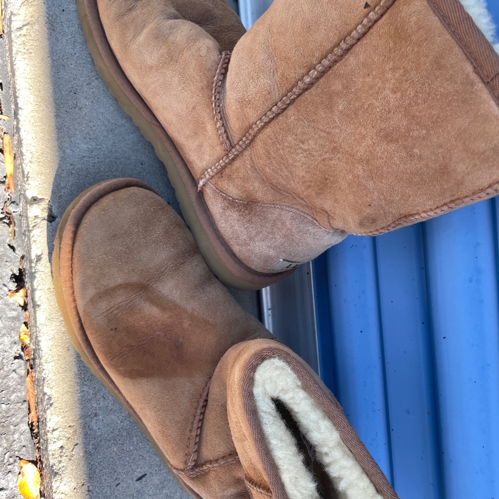 UGG  Classic Short Chestnut Tan Shearling Boots Women's Size 7